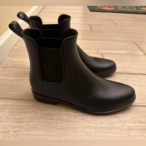 Black slip on ankle boots